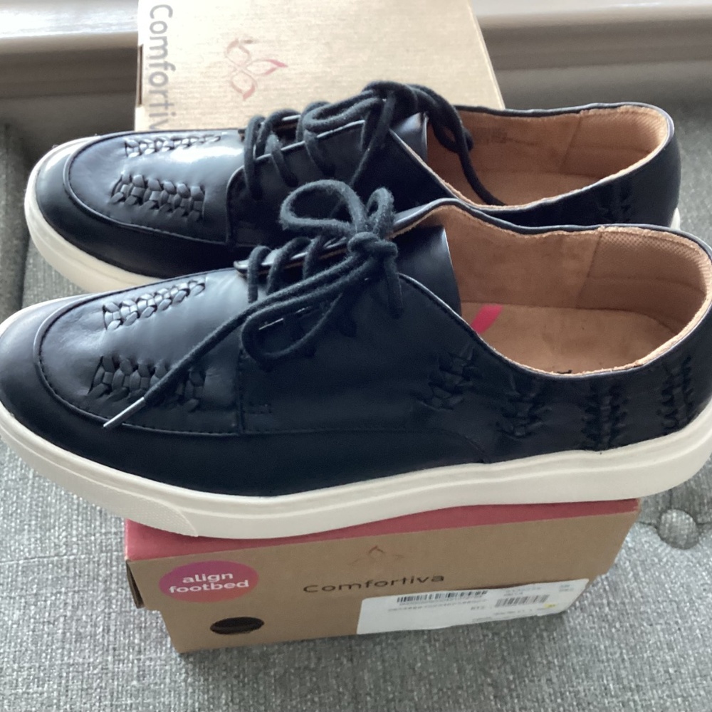 Comfortiva Thayer Apron Toe Sneaker (Women) 8.5M - Picture 8 of 12